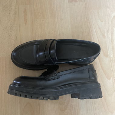 black loafers size 38