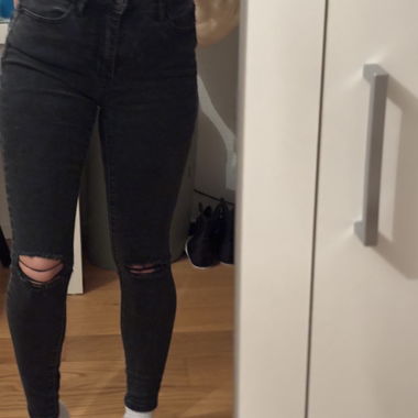 Black skinny jeans with rips