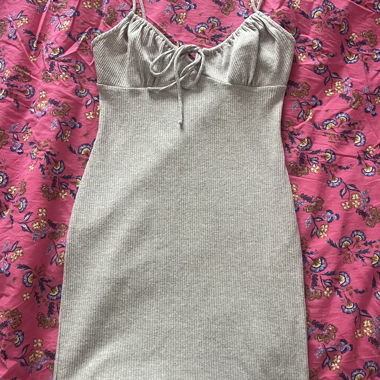 Eng anliegendes Kleid Bershka