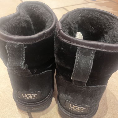 Schwarze Uggs
