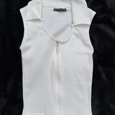 Weisses ärmelloses Zip-Top