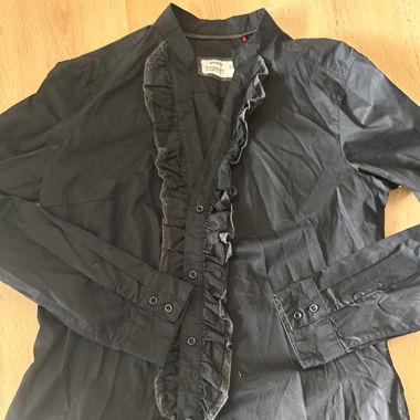 Schwarzes hemd-kleid