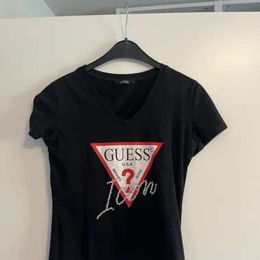Guess T-shirt