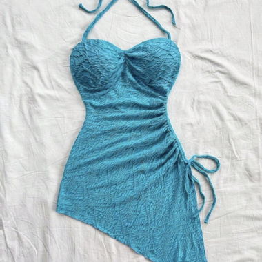Asymmetrisches türkisfarbenes Strandkleid