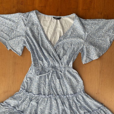 Luftiges Sommerkleid mit Blumen