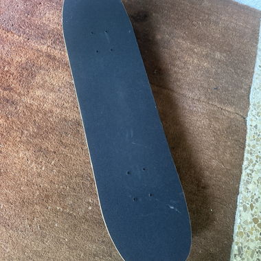 Skateboard con ruote viola
