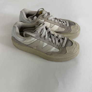New Balance Sneakers used 38.5