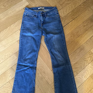 Levi’s Bootcut-Jeans mit ausgefransten Saum Grösse 26