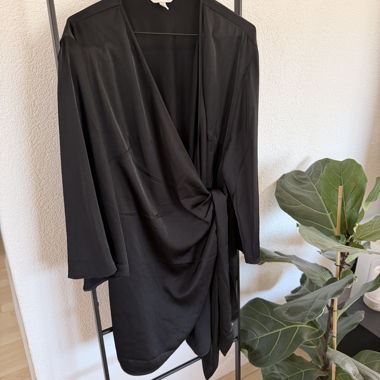 Abito incrociato nero