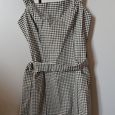 Karriertes Kleid mit Talliengürtel