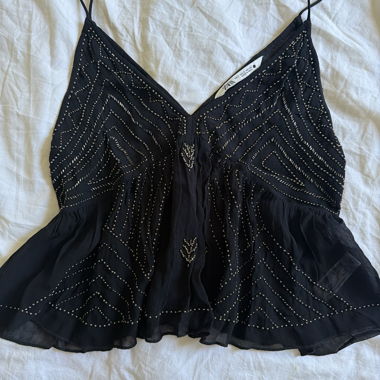 Schwarzes Perlen-Cami-Top