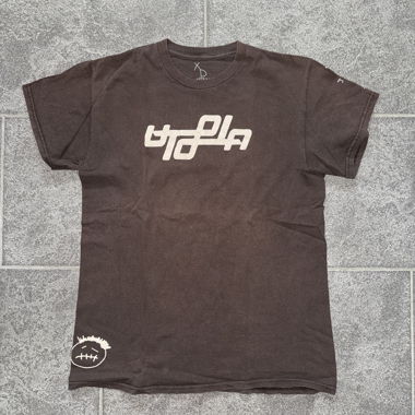 T-shirt grafica marrone