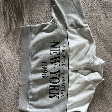 Crop sweater with zip 