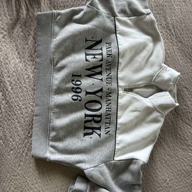 Crop sweater with zip 