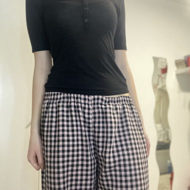Short-sleeve black shirt
