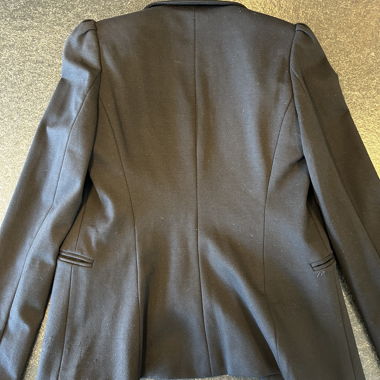 Eleganter schwarzer Taillengürtel-Blazer