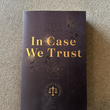 Libro “In Case We Trust” di Tess Tjagvad