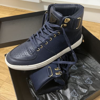 Sneakers Born Rich