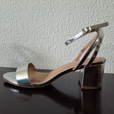 Silberne Pumps