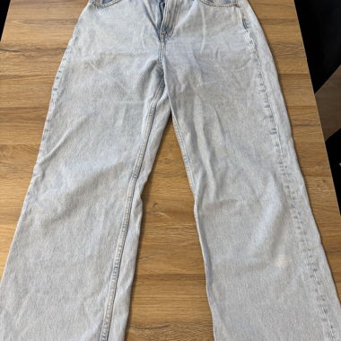 Zara Light Wash Jeans