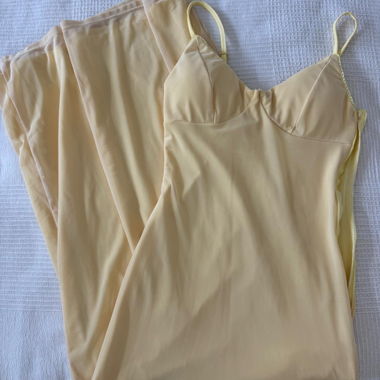 Abito giallo pulcino