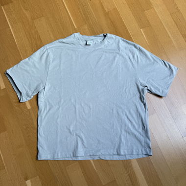 T-shirt BERSHKA azzurro chiaro