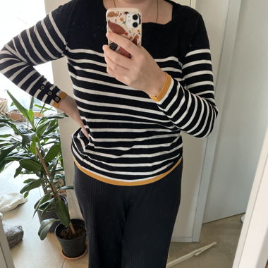 Schwarz gestreifter Pullover Gr. M/L