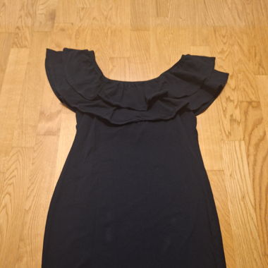 Körperbetontes schwarzes Kleid