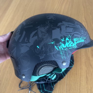 Snowboard helmet