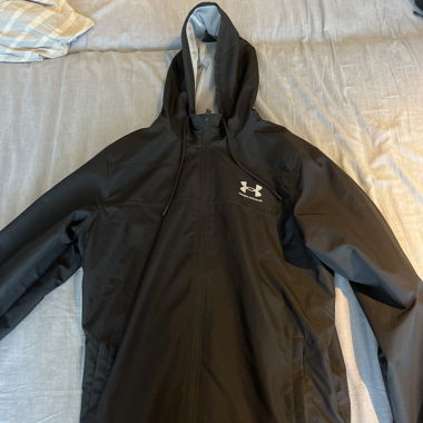 Umder armour Sport jacke in schwarz. Grösse S 