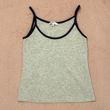 Débardeur gris clair et bleu foncé subdued