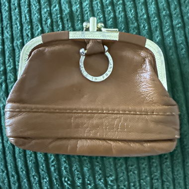 Braunes Portemonnaie aus Leder mit Verschluss