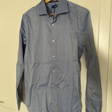 Camicia blu a maniche lunghe