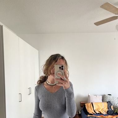 Graues Langarm Shirt