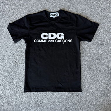 T-shirt noir CDG avec logo