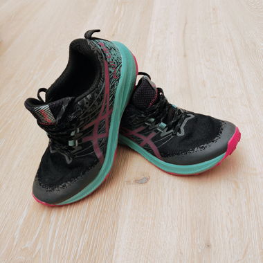 Basket trail Asics Fujilite taille 39.5