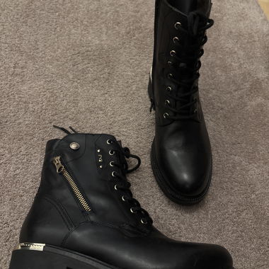 Schwarze Schnürstiefeletten: NeroGiardini