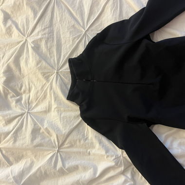 Schwarzes Langarmshirt