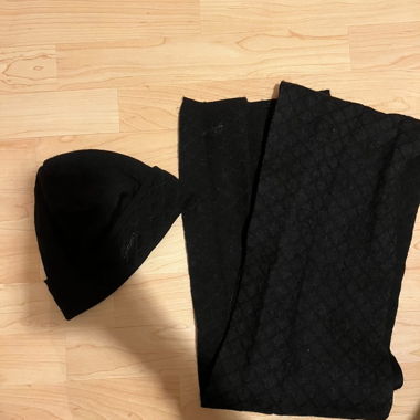 Guess Schal und Mütze Set