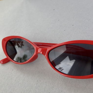 red red red cateye schmal FIZZEN