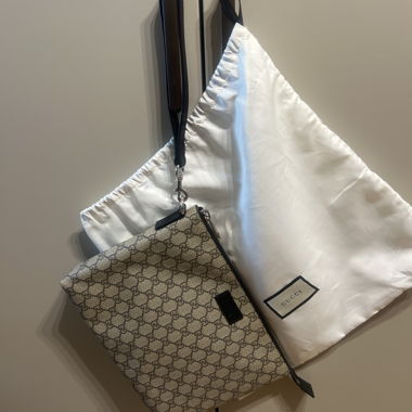 Clutch Gucci con tracolla