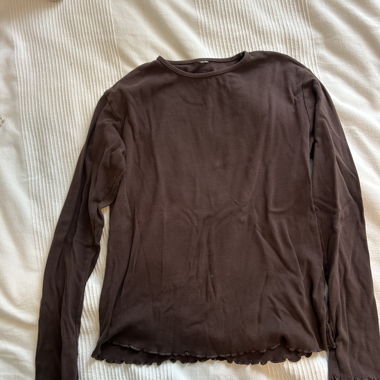 Maglia marrone a maniche lunghe