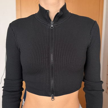 Top court zippé noir