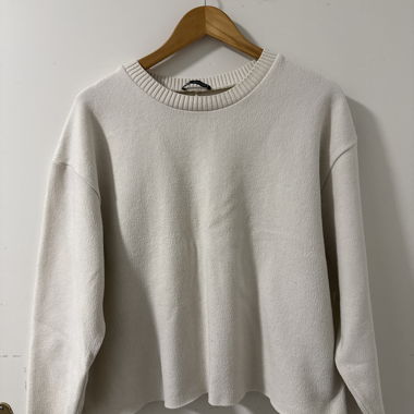 Cremefarbener Pullover mit Rundhals