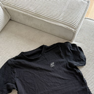 Men’s 069 tshirt black medium 