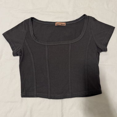 Top corto grigio scuro