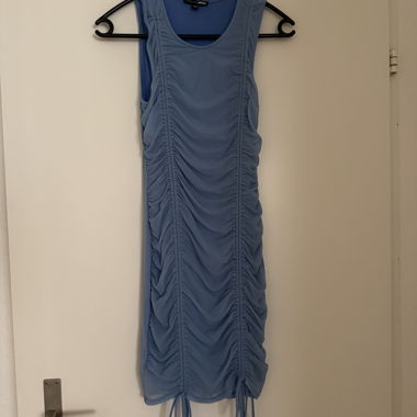 Blaues gerafftes Kleid von Fashion Nova