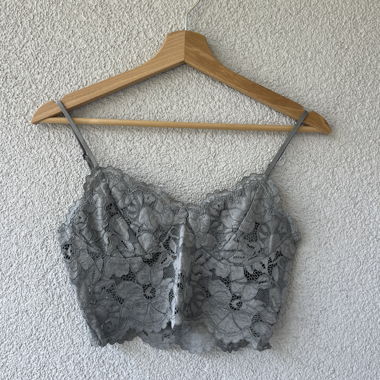 Haut en dentelle bleu-argent