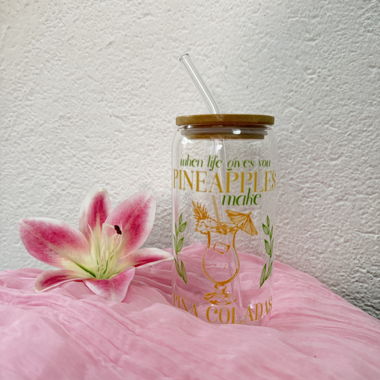 Glas aus Tropical Pineapple Cocktail