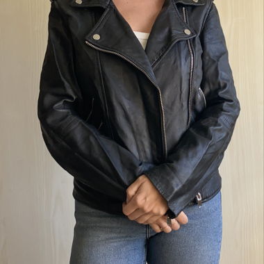 Giacca in pelle nera Mango